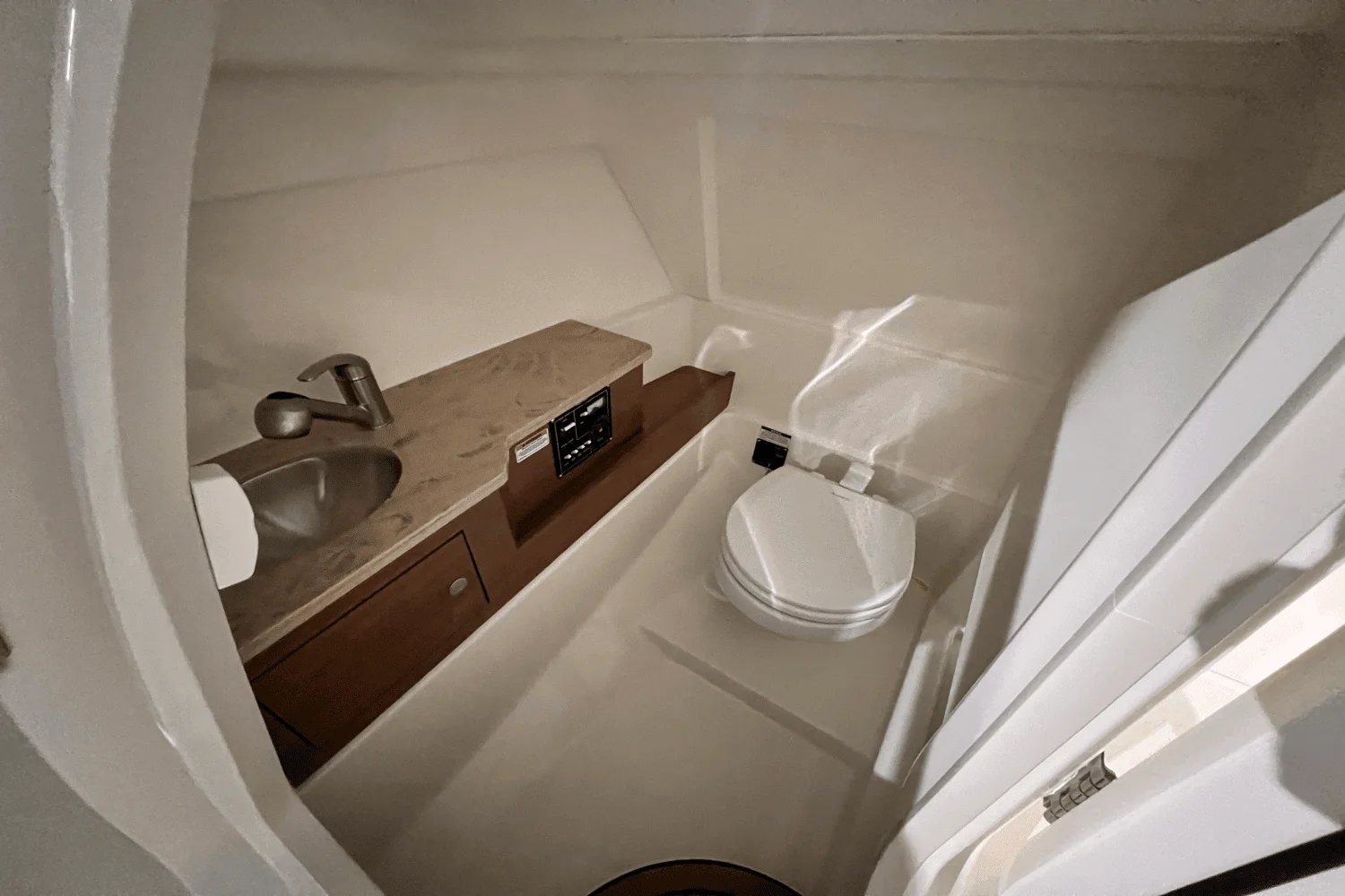 2025 Boston Whaler 280 Vantage Image Thumbnail #14