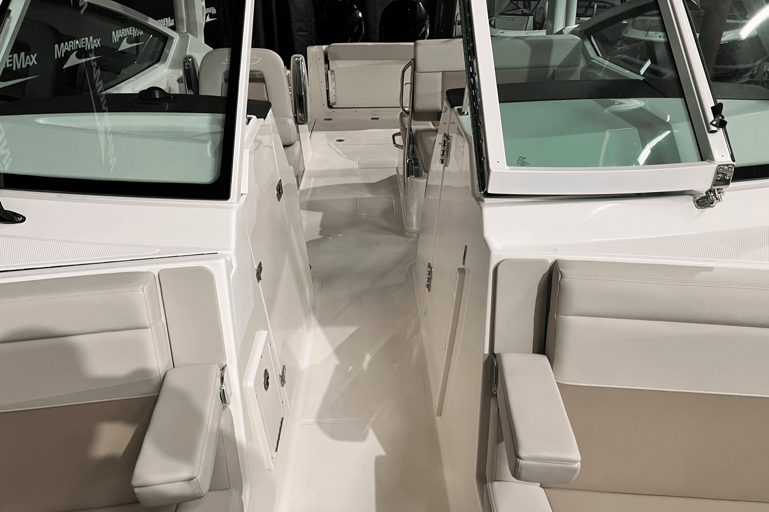 2025 Boston Whaler 280 Vantage Image Thumbnail #21