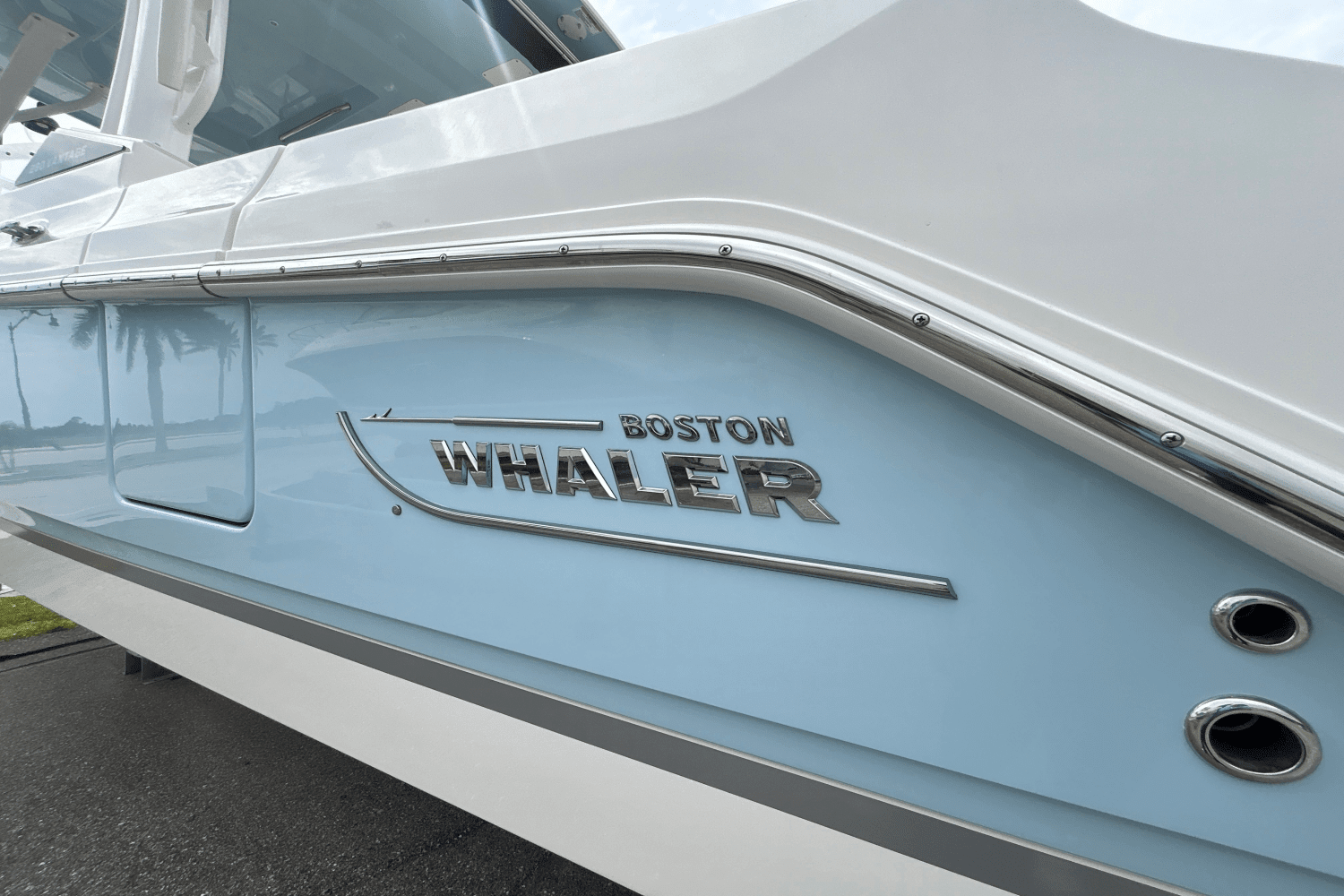 Thumbnail 2 for 2025 Boston Whaler 280 Vantage