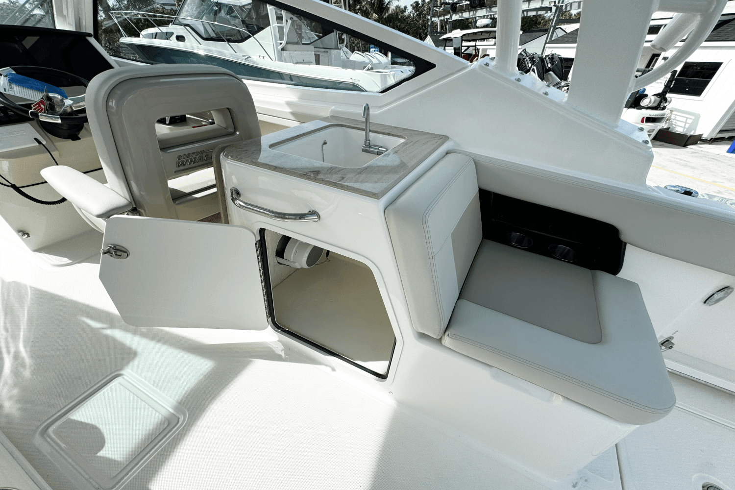 2025 Boston Whaler 280 Vantage Image Thumbnail #11