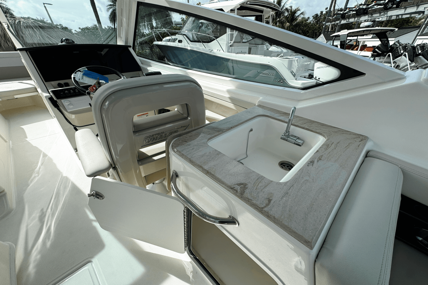 2025 Boston Whaler 280 Vantage Image Thumbnail #16