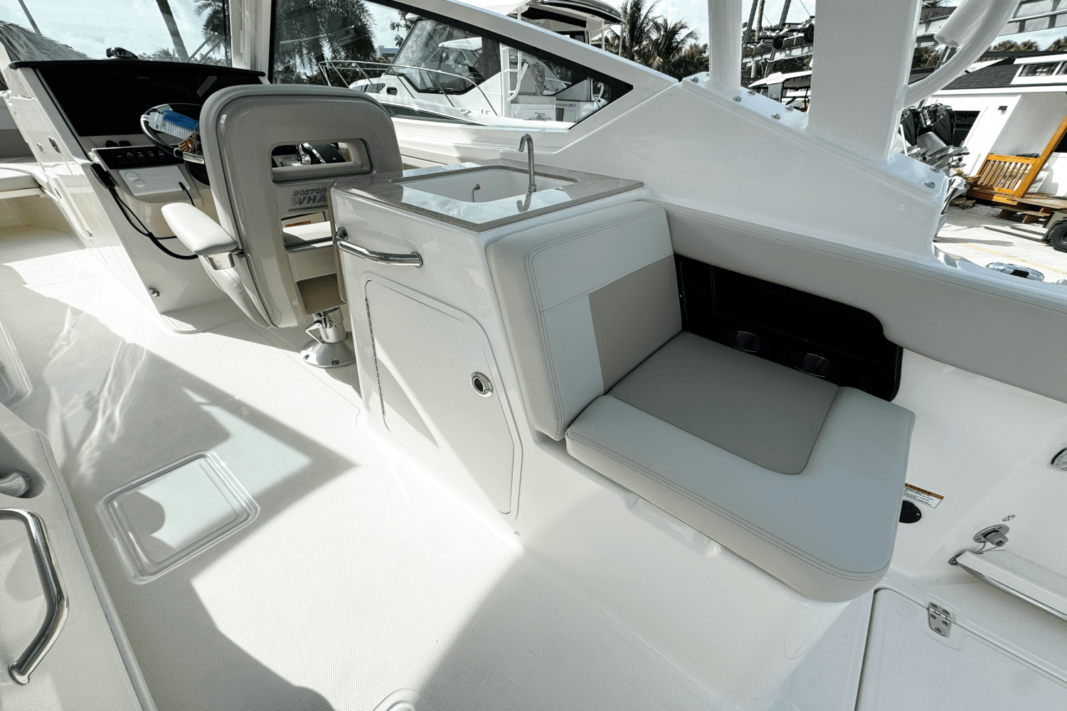 2025 Boston Whaler 280 Vantage Image Thumbnail #12