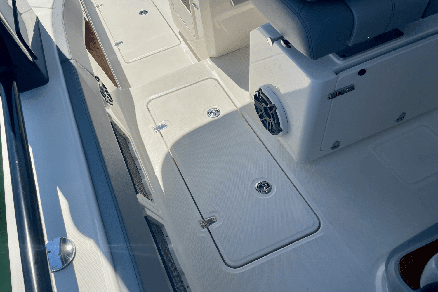 2024 Boston Whaler 420 Outrage Image Thumbnail #23