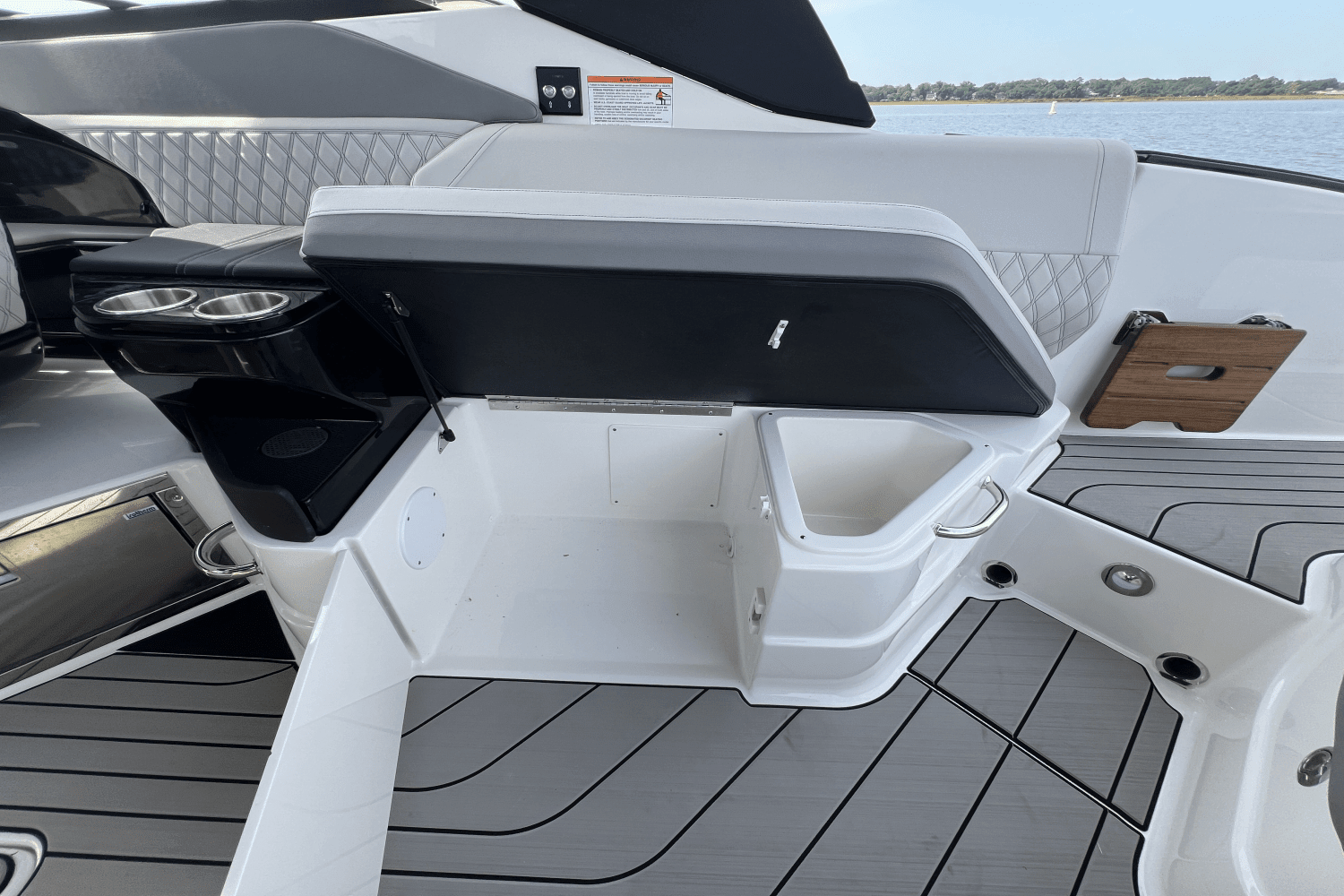 2024 Sea Ray SLX 280 Outboard Image Thumbnail #12