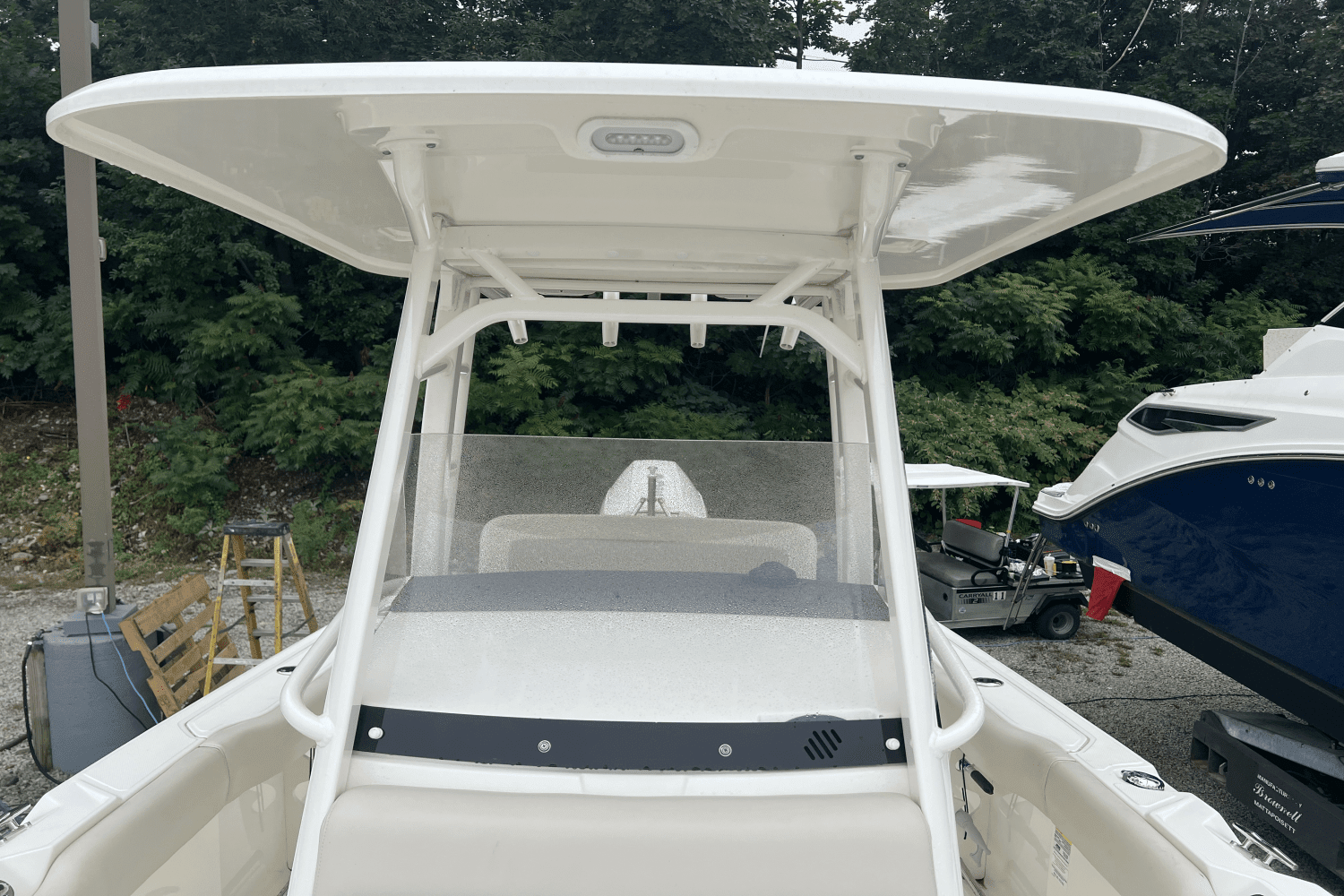 2021 Boston Whaler 230 OUTRAGE Image Thumbnail #6