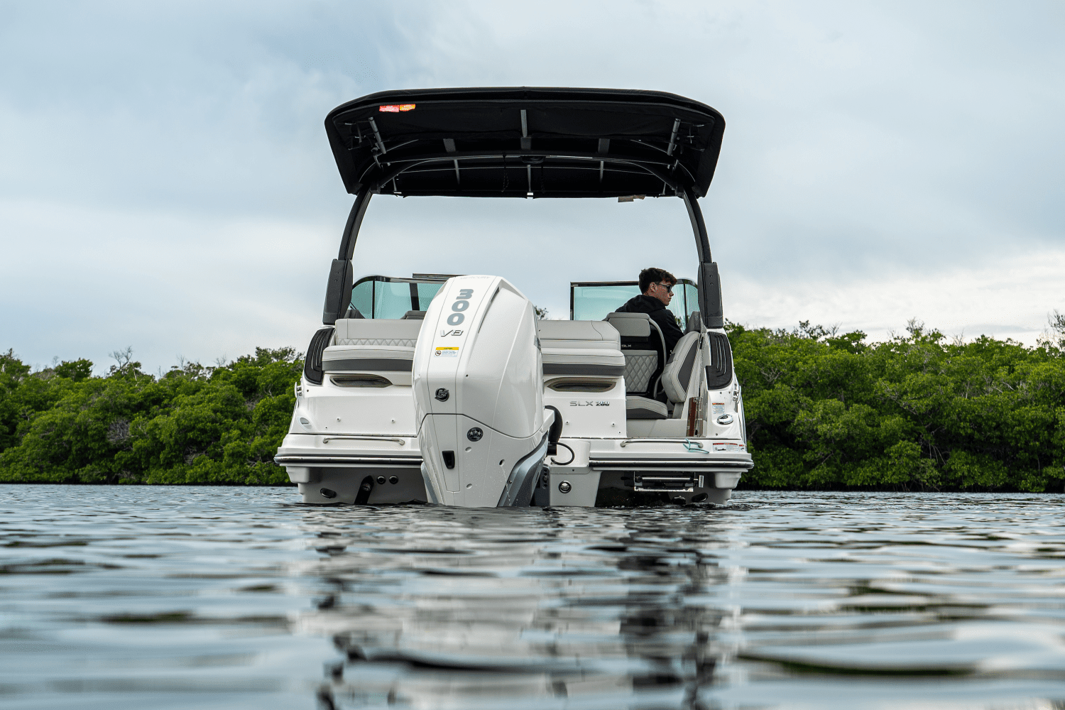 Thumbnail 3 for 2024 Sea Ray SLX 260 Outboard