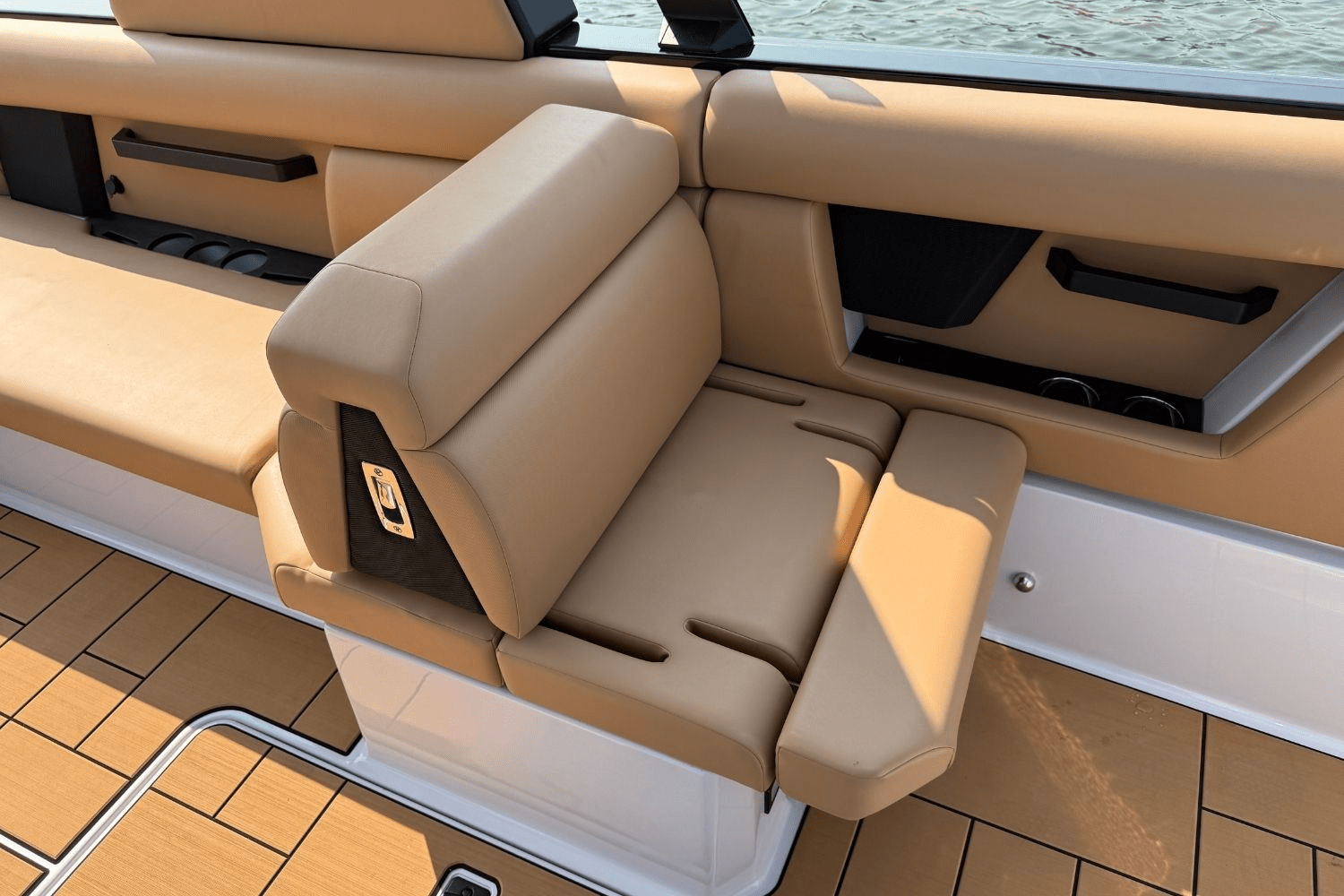 2024 Aviara AV28 Surf Image Thumbnail #19