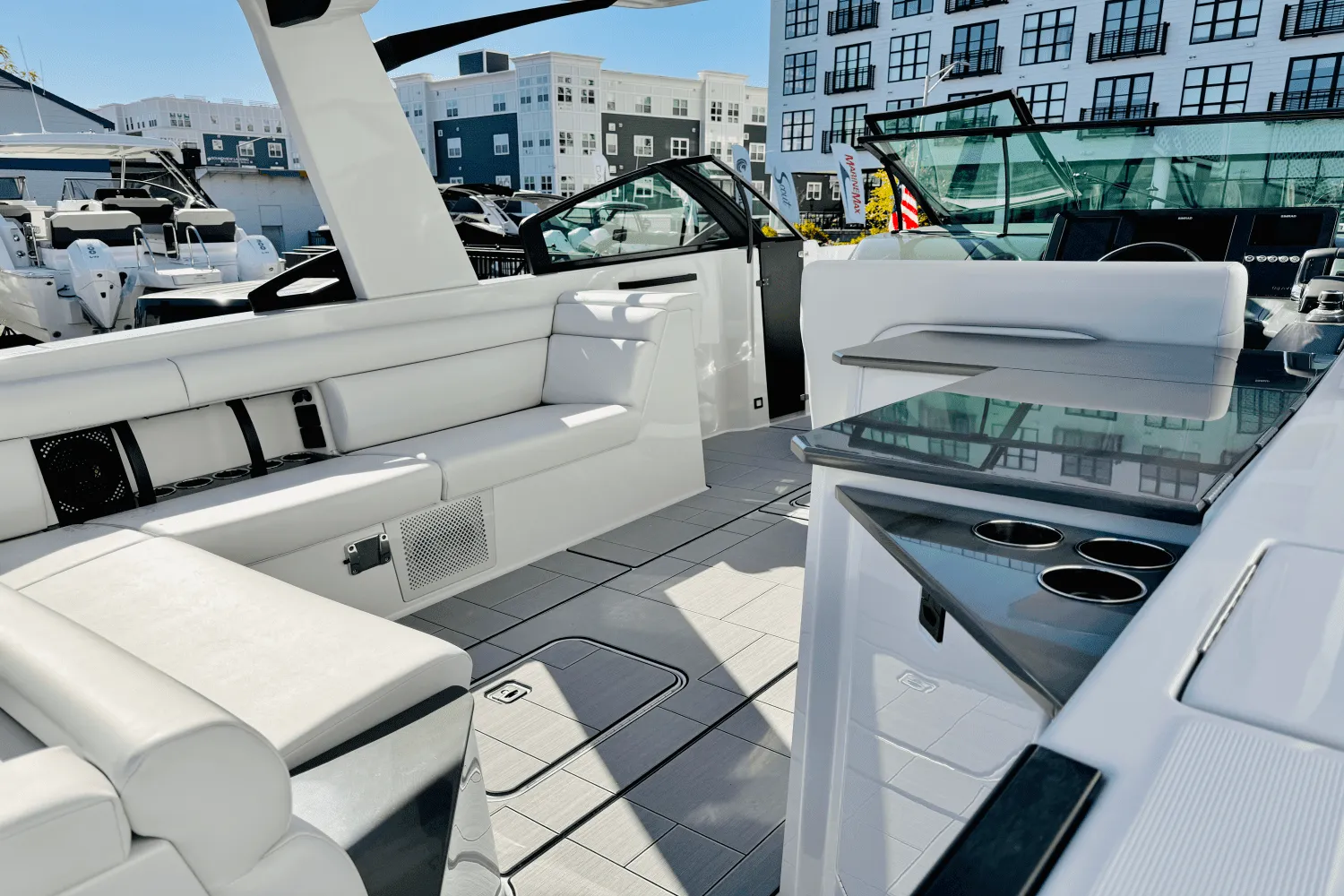 2024 Aviara AV32 Outboard Image Thumbnail #41