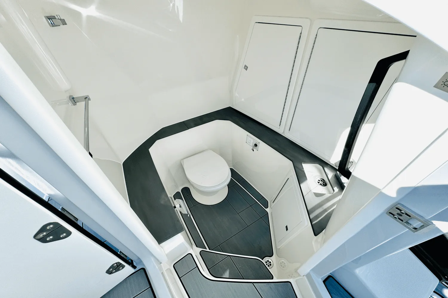 2024 Aviara AV32 Outboard Image Thumbnail #53