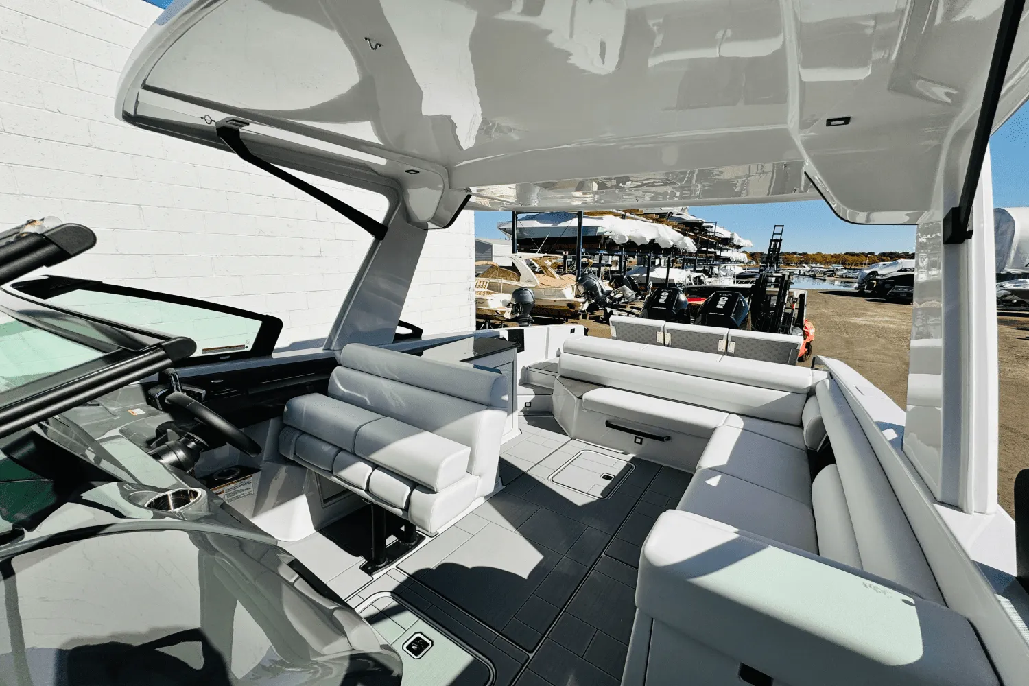 2024 Aviara AV32 Outboard Image Thumbnail #50