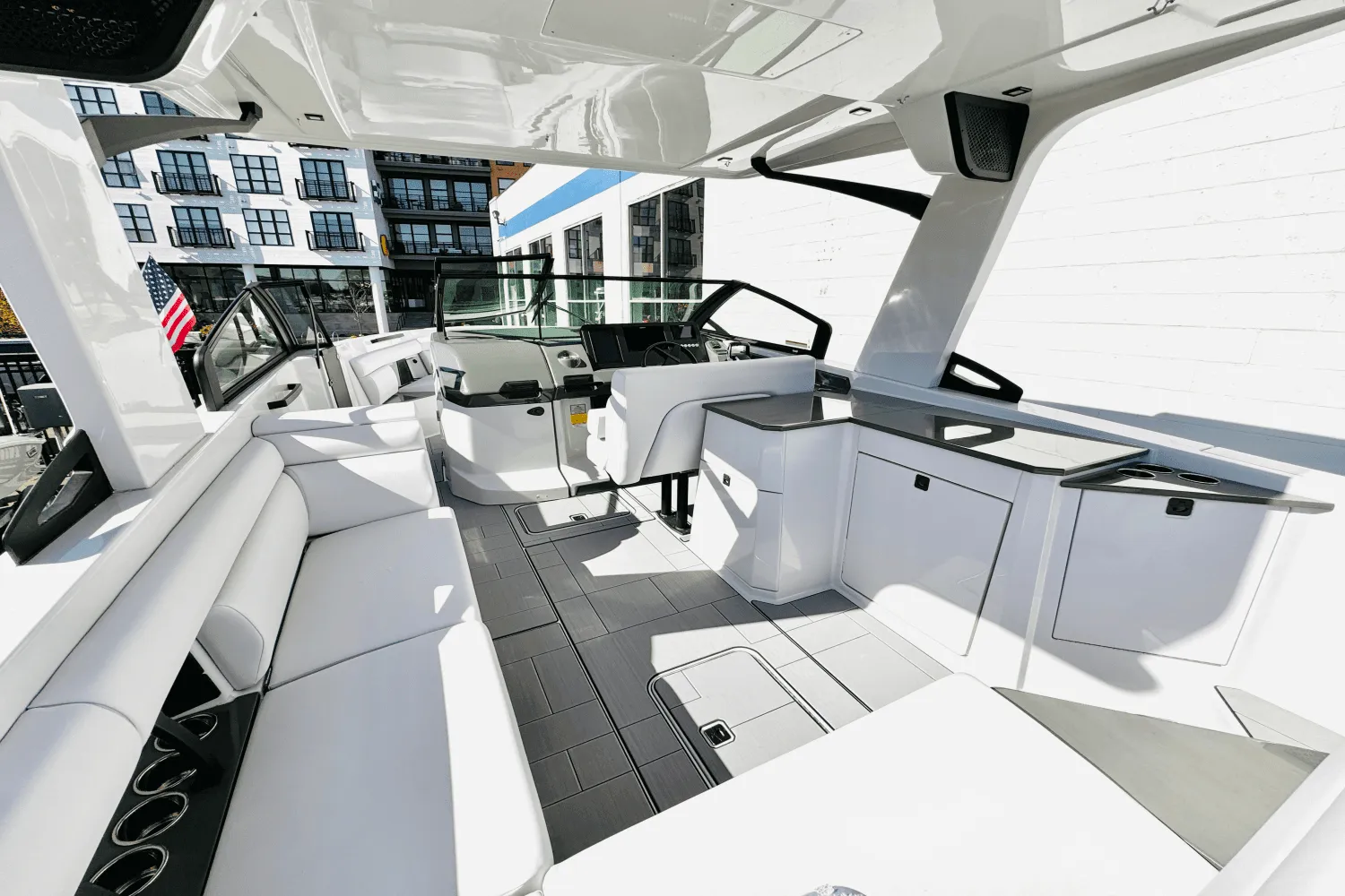 2024 Aviara AV32 Outboard Image Thumbnail #40