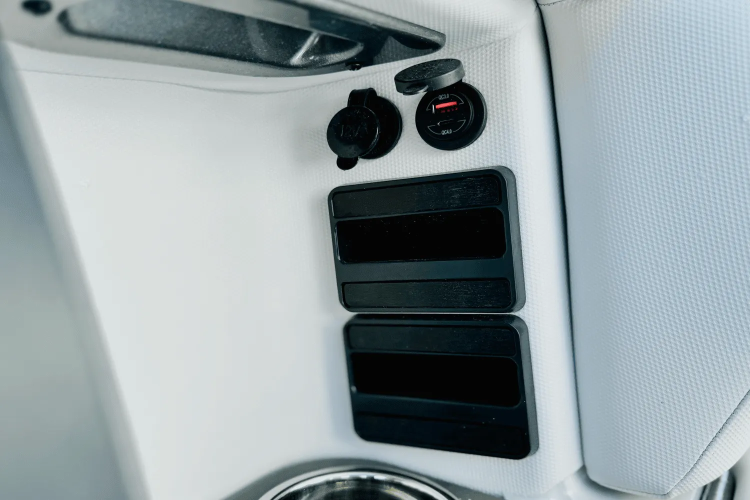 2024 Aviara AV32 Outboard Image Thumbnail #38