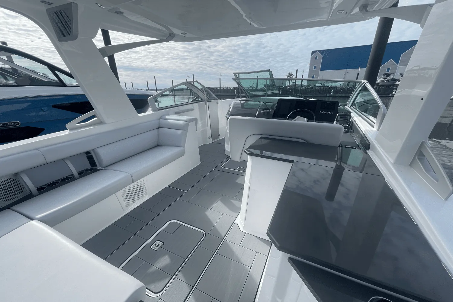 2024 Aviara AV32 Outboard Image Thumbnail #36