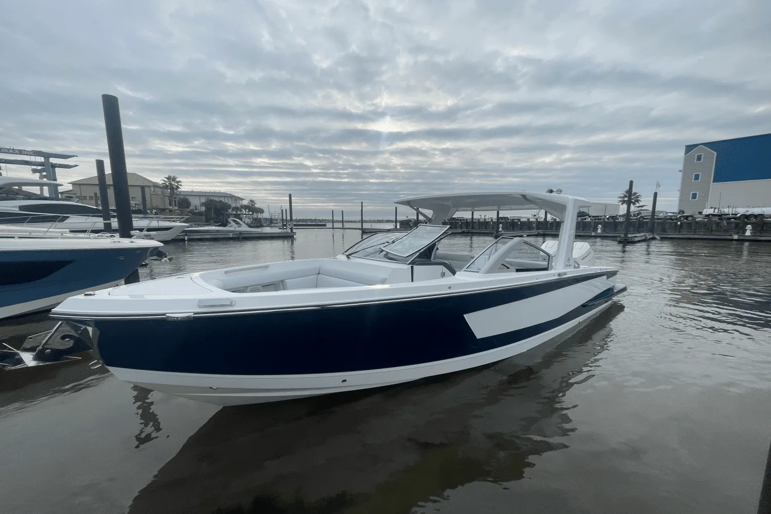 2024 Aviara AV32 Outboard Image Thumbnail #35