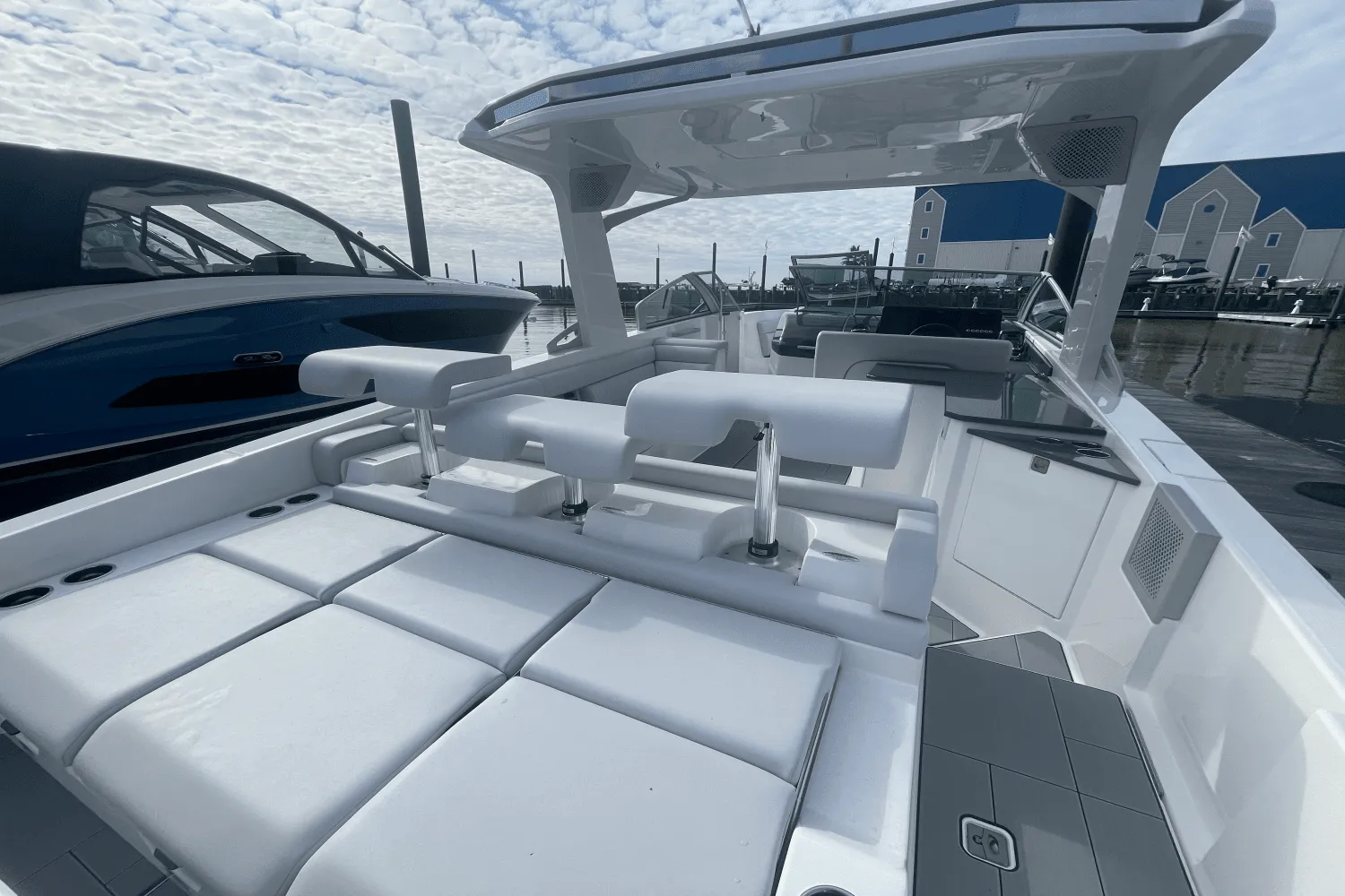 2024 Aviara AV32 Outboard Image Thumbnail #21