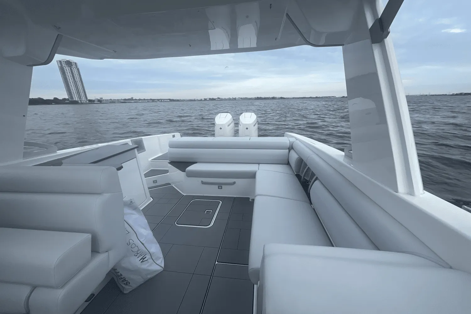 2024 Aviara AV32 Outboard Image Thumbnail #10