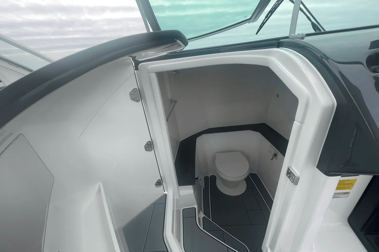 2024 Aviara AV32 Outboard Image Thumbnail #8