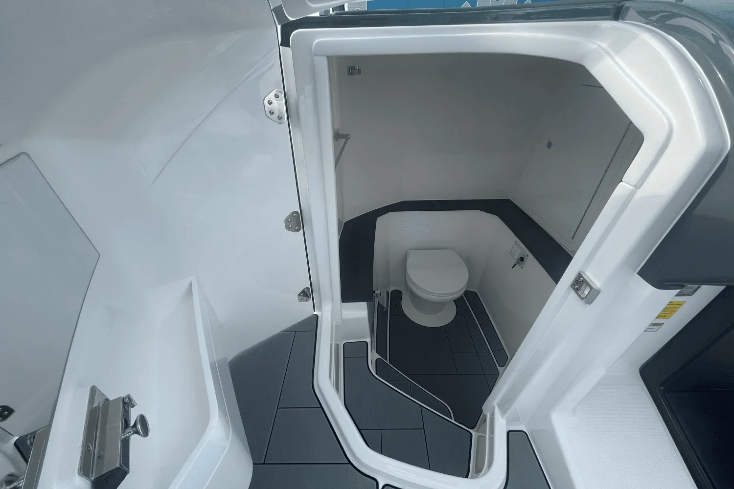 2024 Aviara AV32 Outboard Image Thumbnail #38