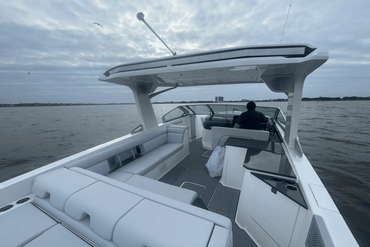 2024 Aviara AV32 Outboard Image Thumbnail #1
