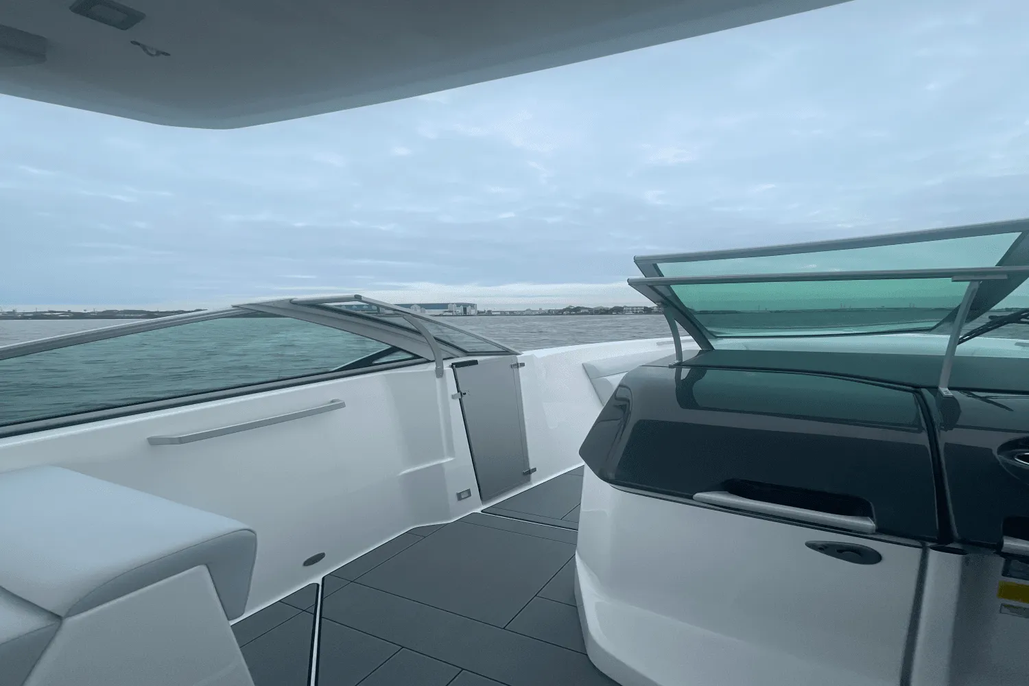 2024 Aviara AV32 Outboard Image Thumbnail #23
