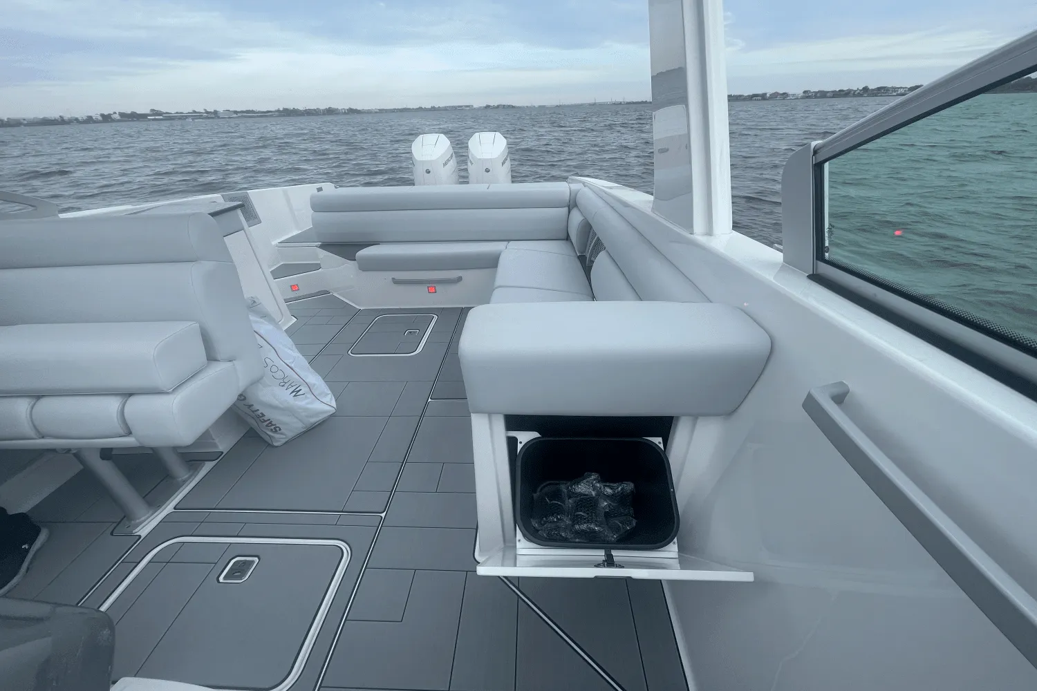 2024 Aviara AV32 Outboard Image Thumbnail #17