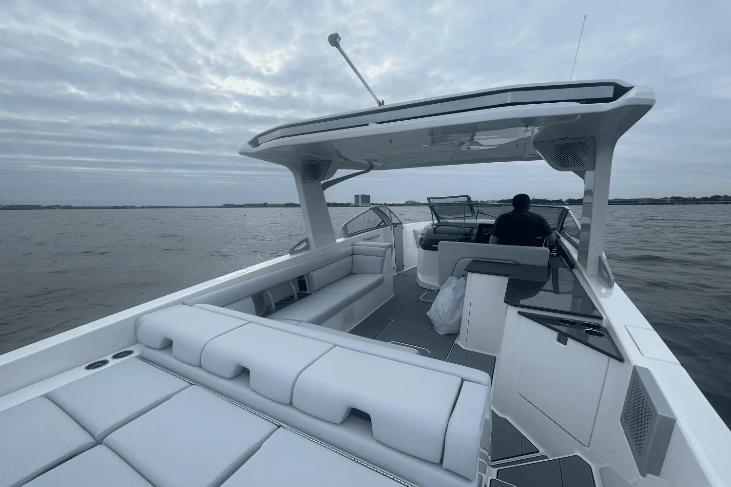 2024 Aviara AV32 Outboard Image Thumbnail #20