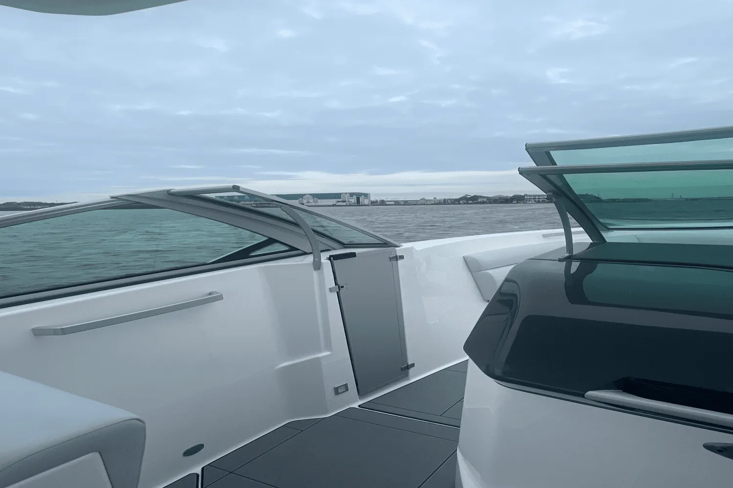 2024 Aviara AV32 Outboard Image Thumbnail #22