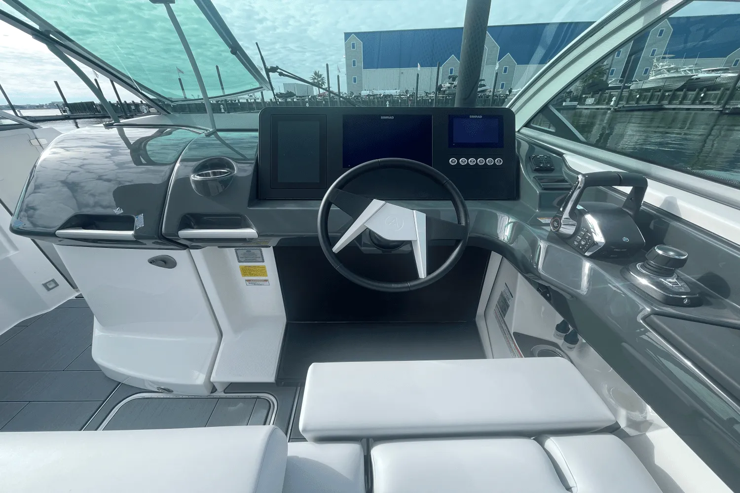 2024 Aviara AV32 Outboard Image Thumbnail #5