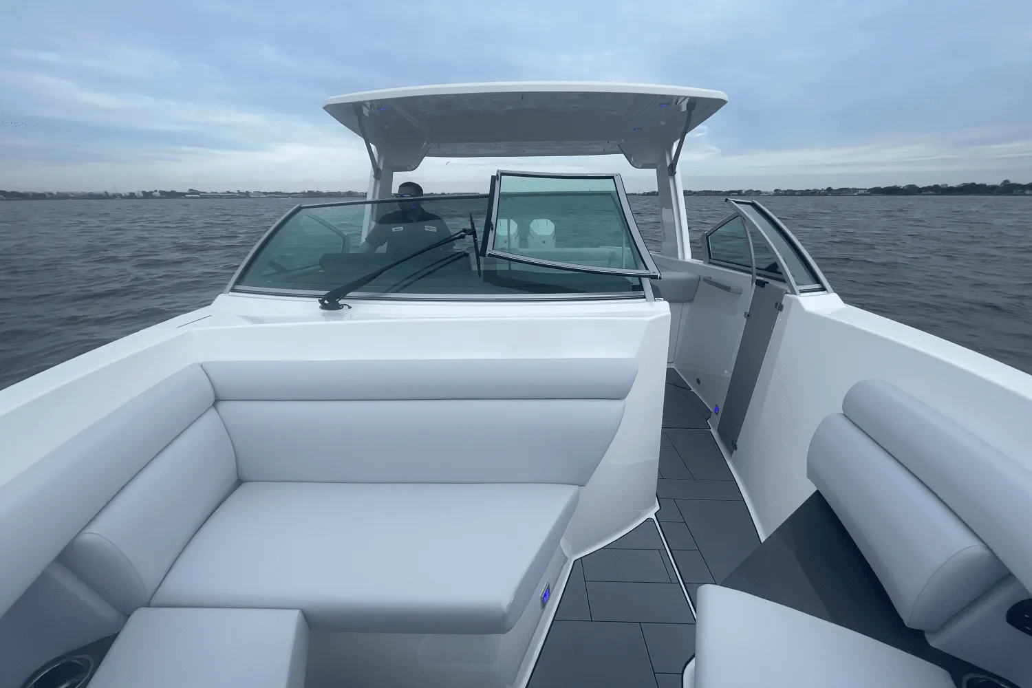 2024 Aviara AV32 Outboard Image Thumbnail #16