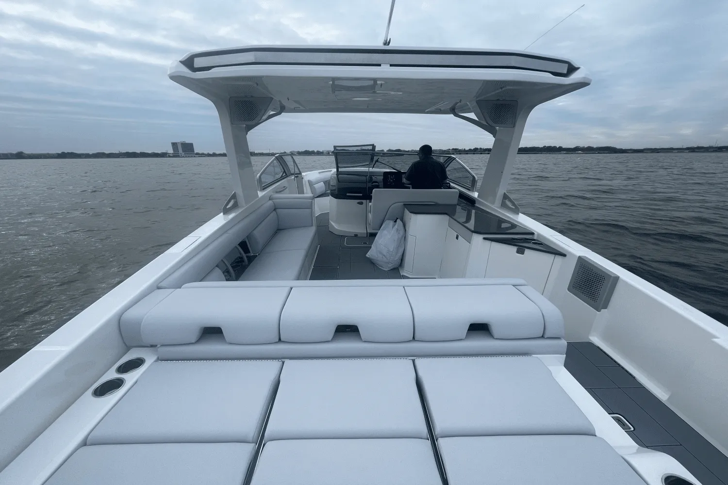 2024 Aviara AV32 Outboard Image Thumbnail #19