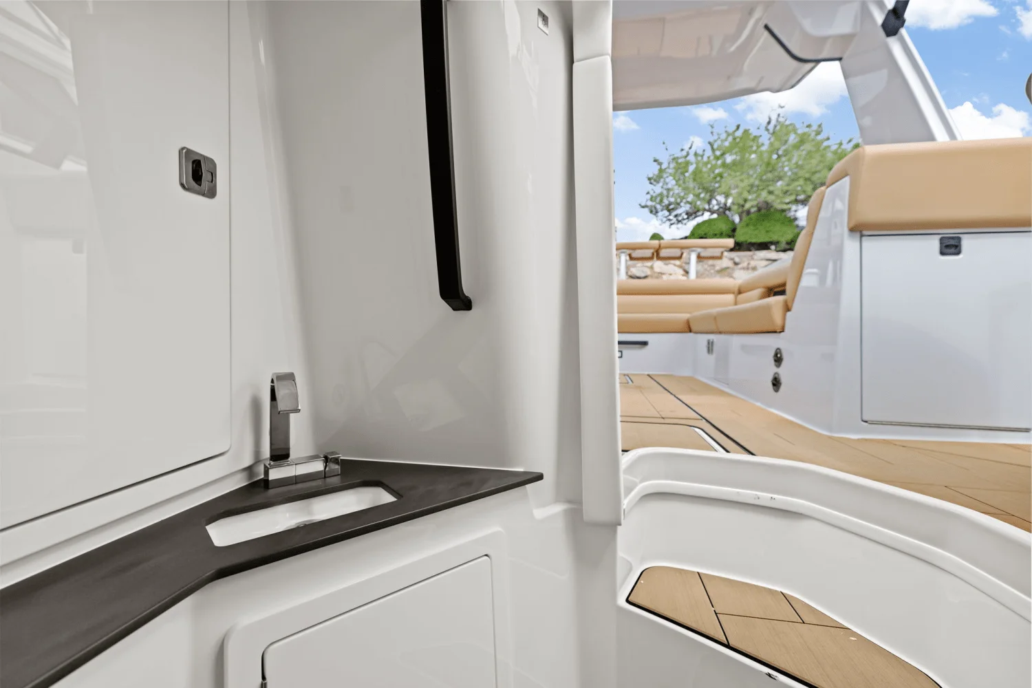 2024 Aviara AV32 Image Thumbnail #38