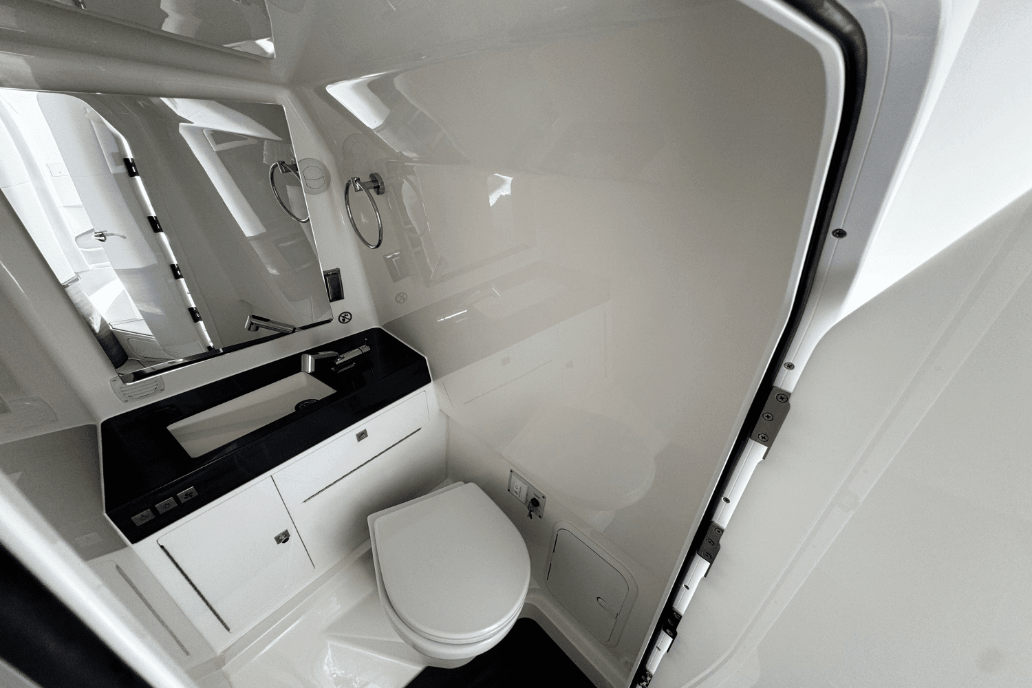 2024 Aviara AV36 Outboard Image Thumbnail #27