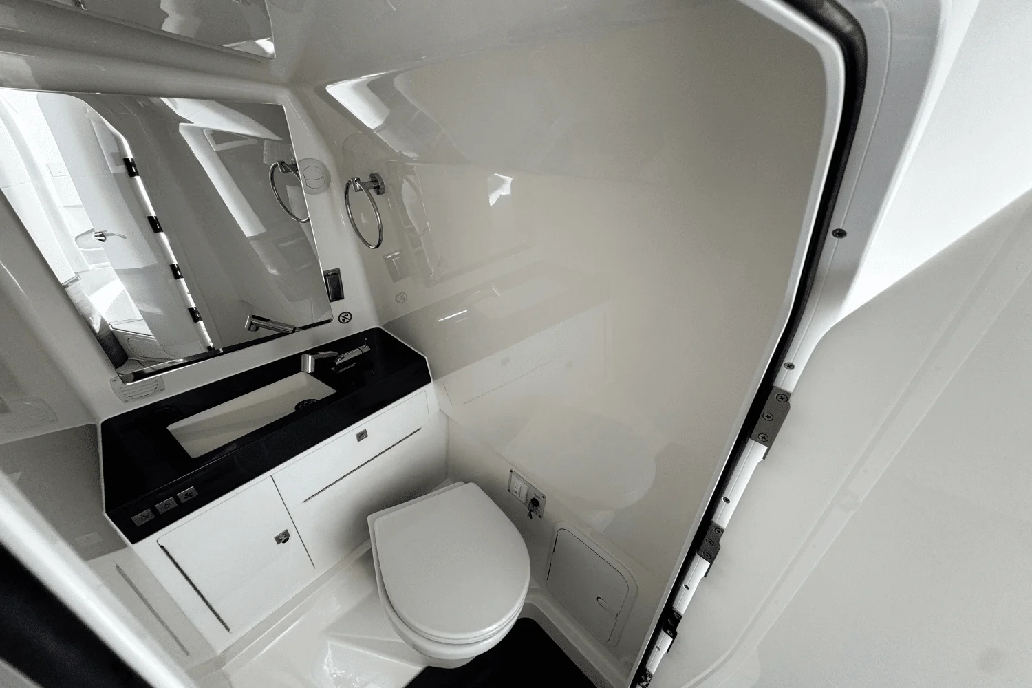 2024 Aviara AV36 Outboard Image Thumbnail #27