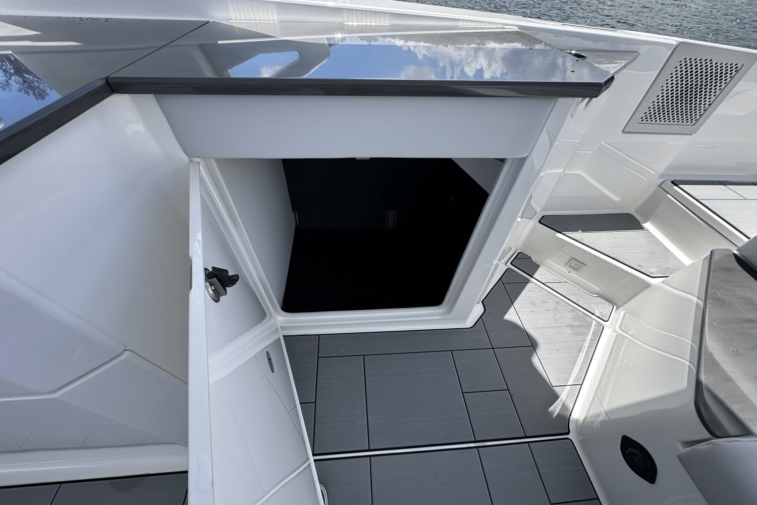2024 Aviara AV32 Image Thumbnail #23