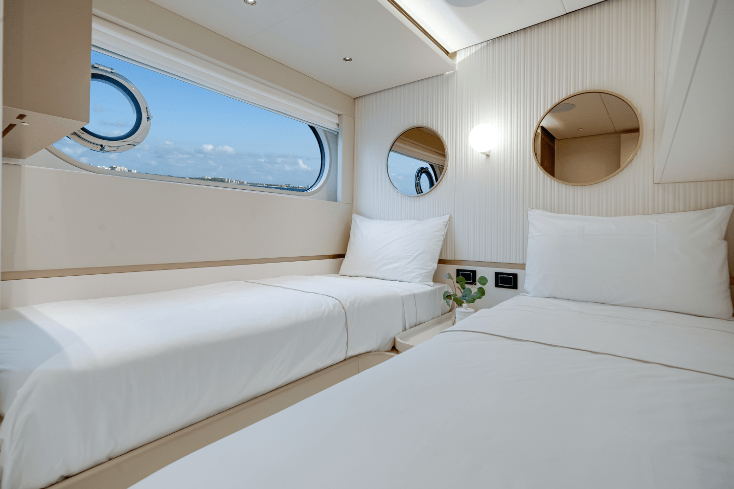 2026 Azimut
                                                             Magellano 25M Image Thumbnail #73