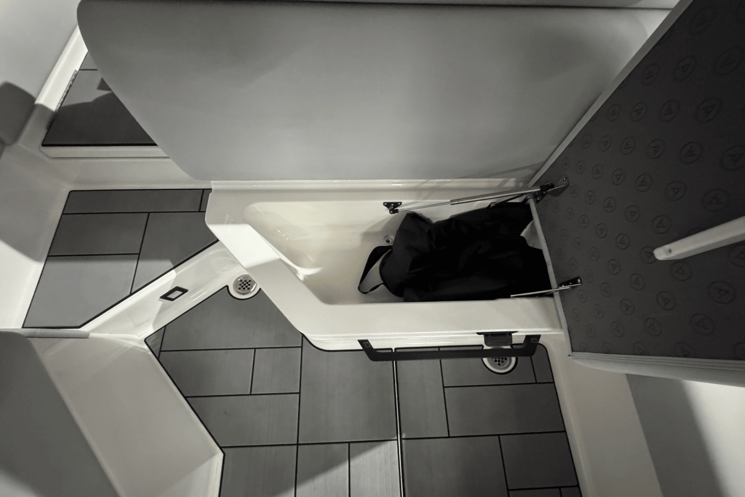 2024 Aviara AV28 Image Thumbnail #16