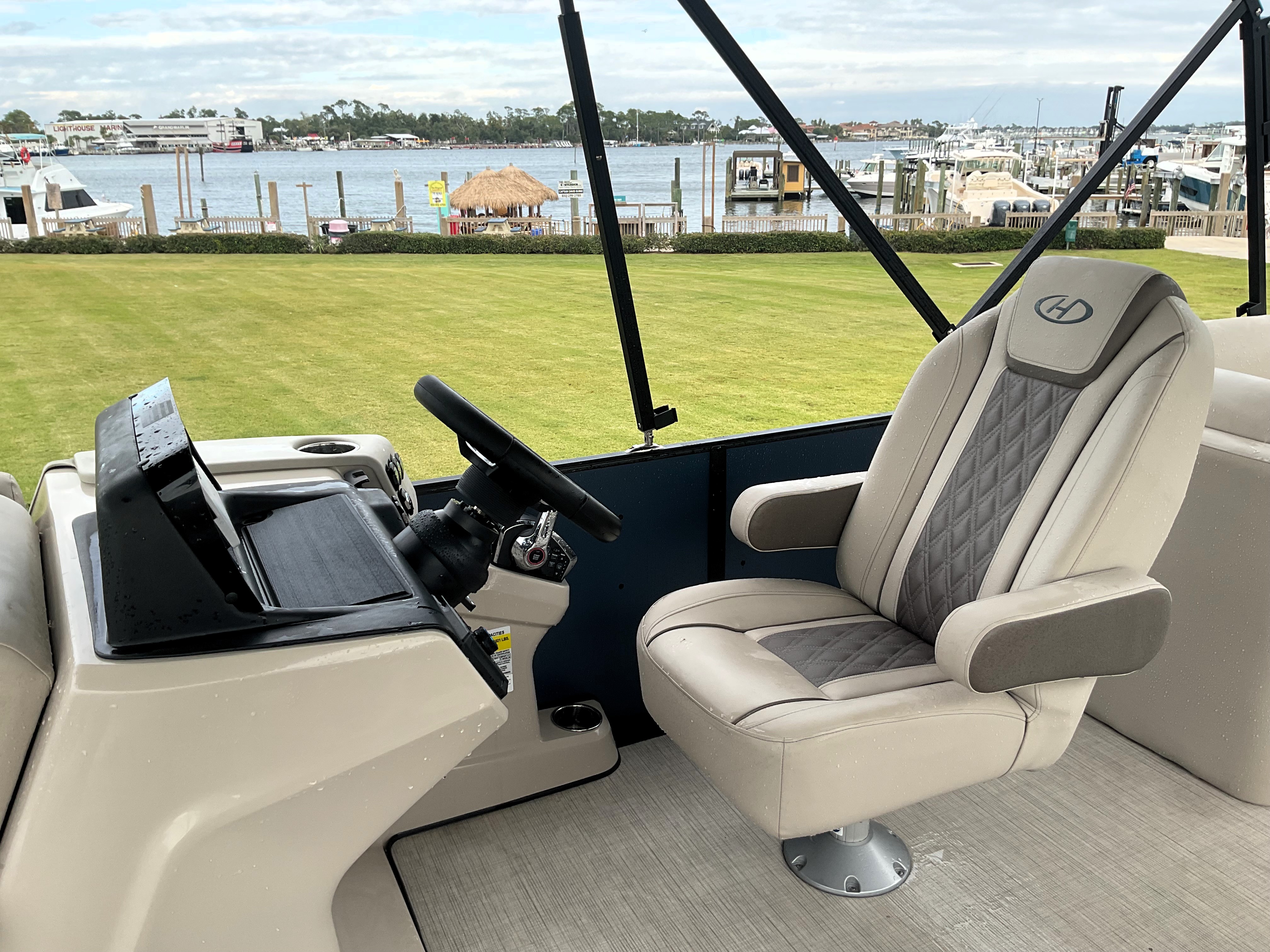 2024 Harris Sunliner 230 Image Thumbnail #9