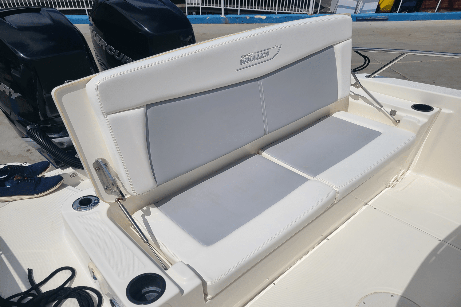 2015 Boston Whaler 270 DAUNTLESS Image Thumbnail #8