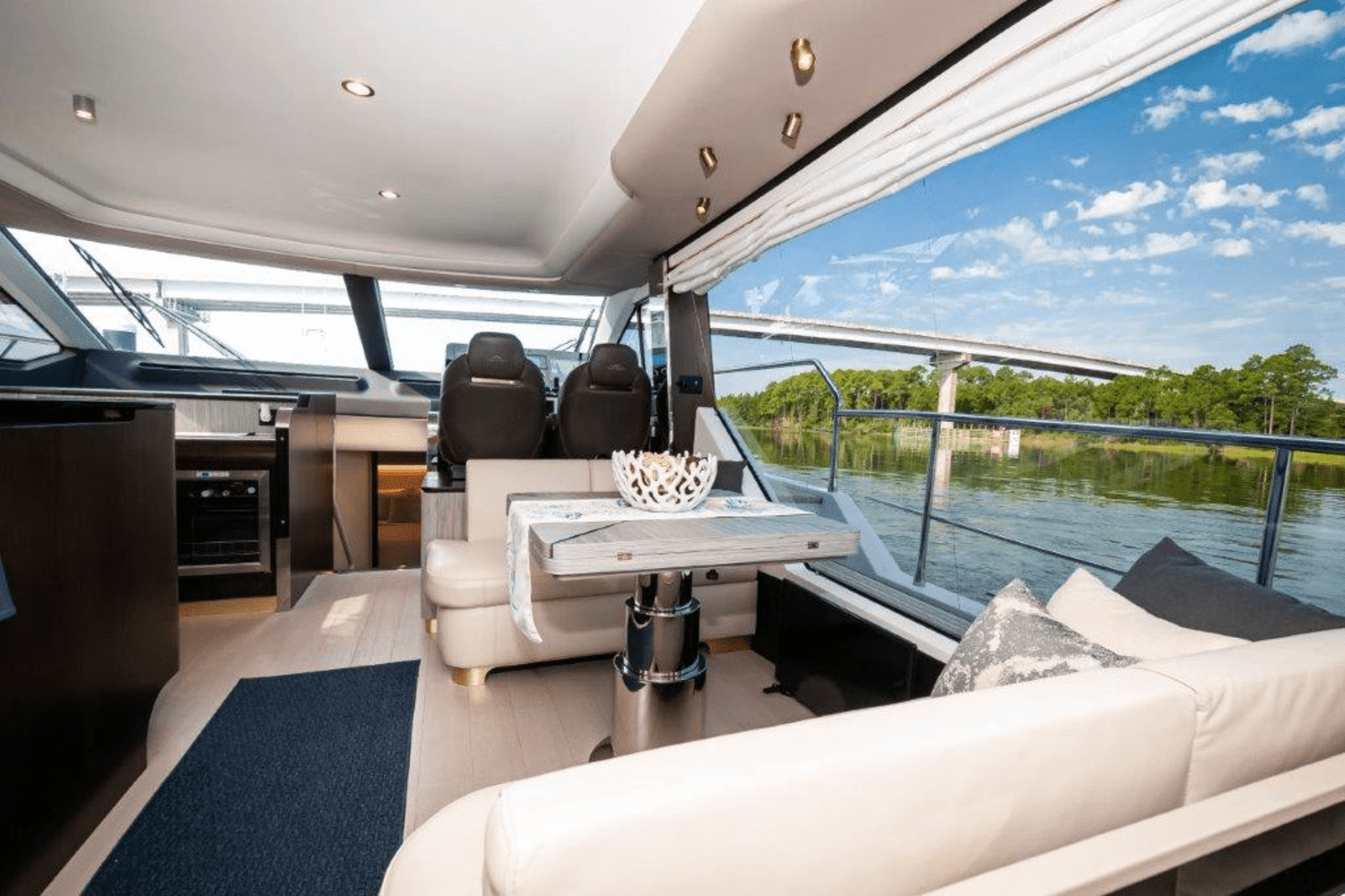 2019 Azimut 60 FLYBRIDGE Image Thumbnail #11