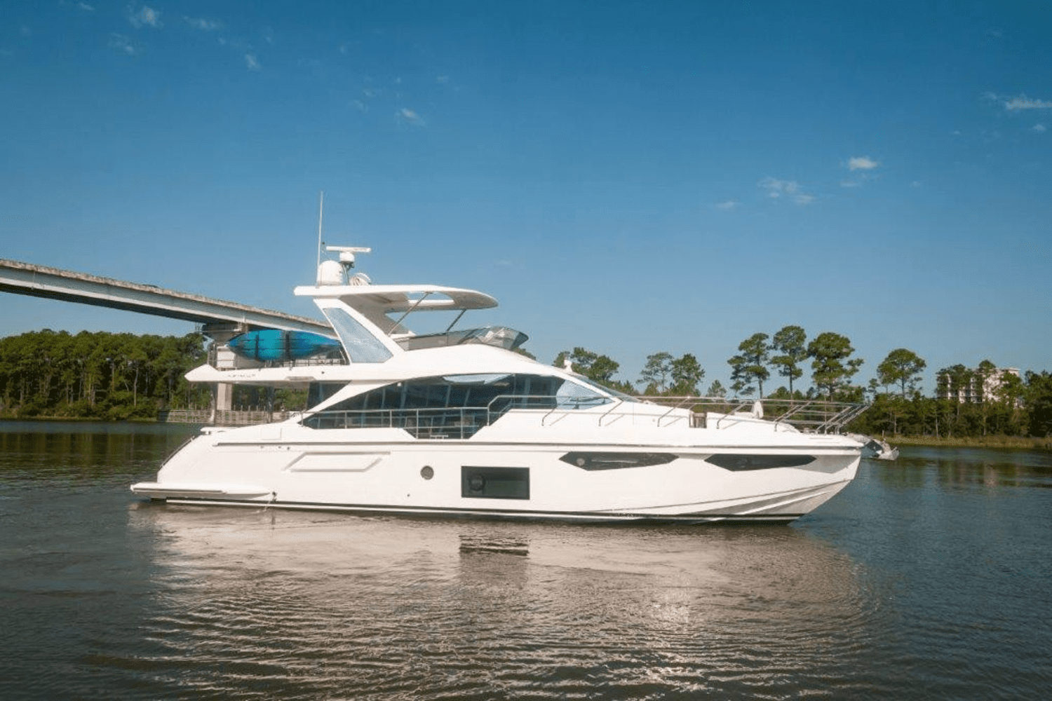 2019 Azimut 60 FLYBRIDGE Image Thumbnail #2