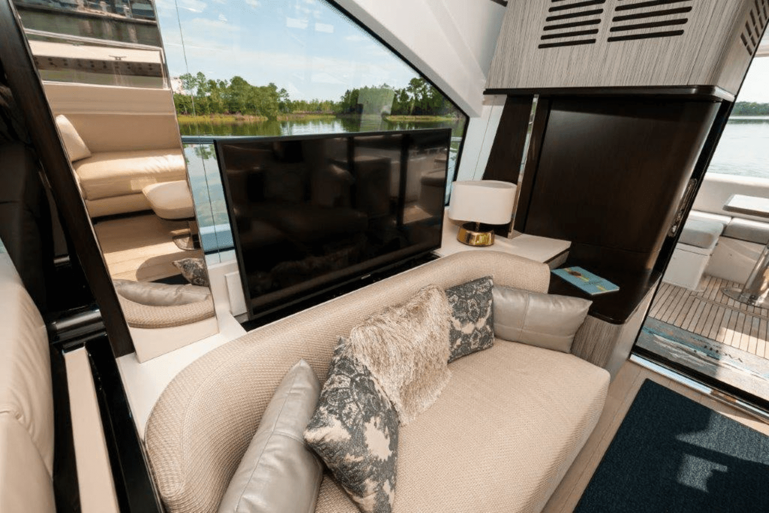 2019 Azimut 60 FLYBRIDGE Image Thumbnail #25