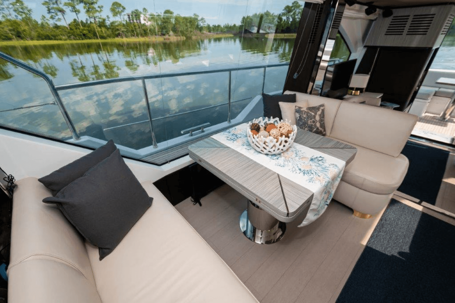 2019 Azimut 60 FLYBRIDGE Image Thumbnail #14