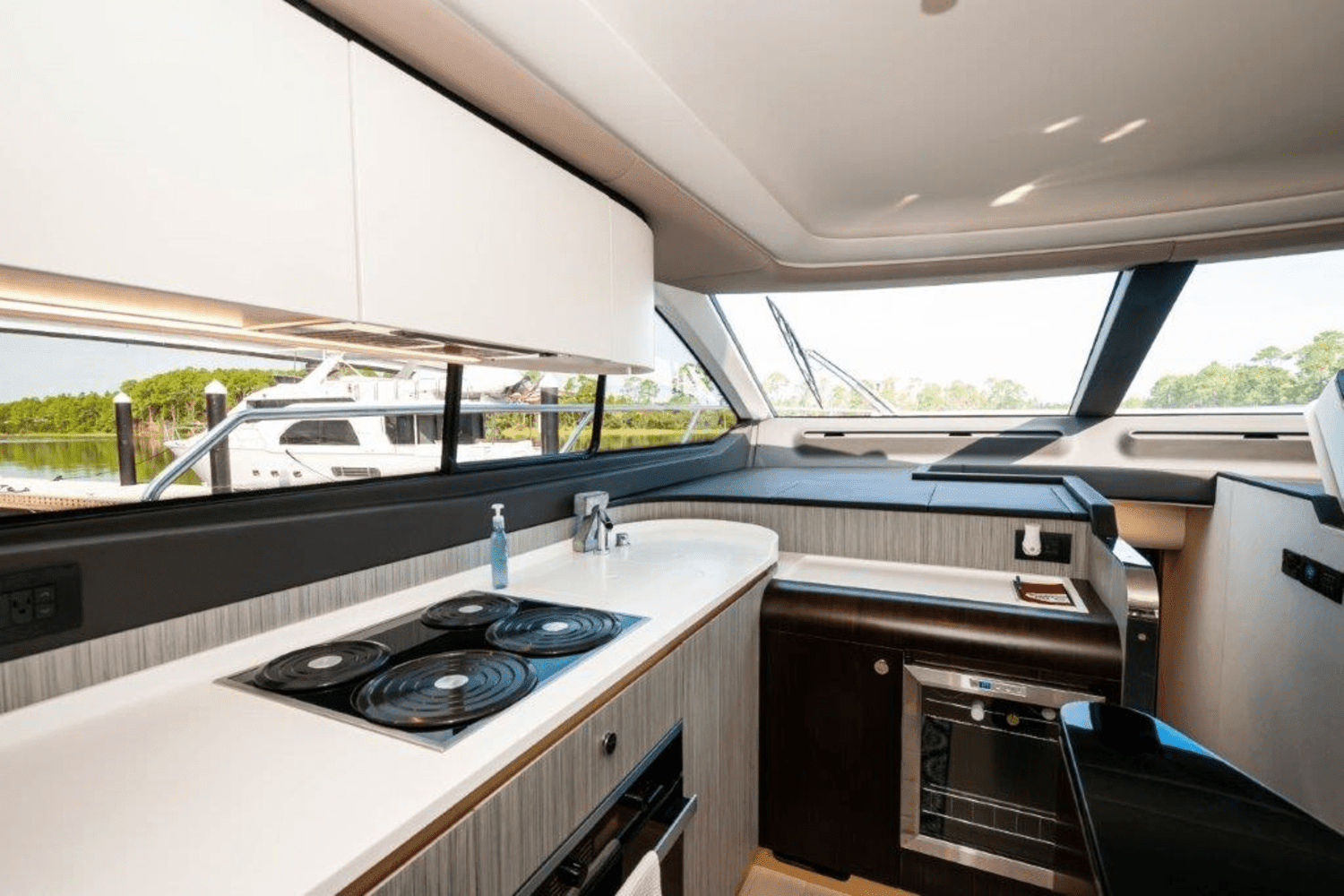 2019 Azimut 60 FLYBRIDGE Image Thumbnail #17