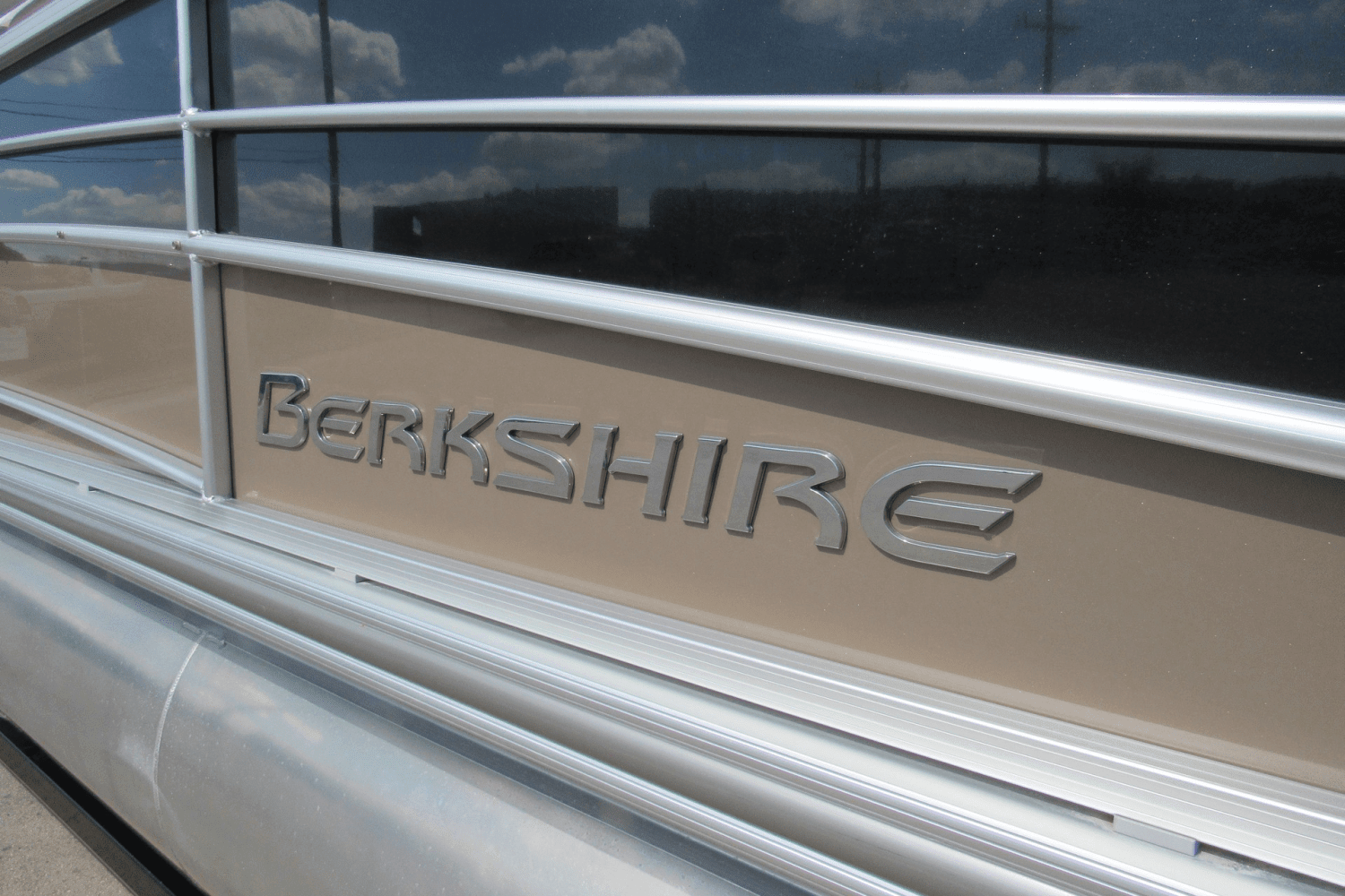 2016 Berkshire Pontoons
                                                             233 RFX Image Thumbnail #36