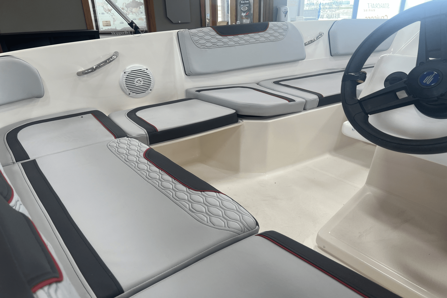 2024 Bayliner M15 Image Thumbnail #5