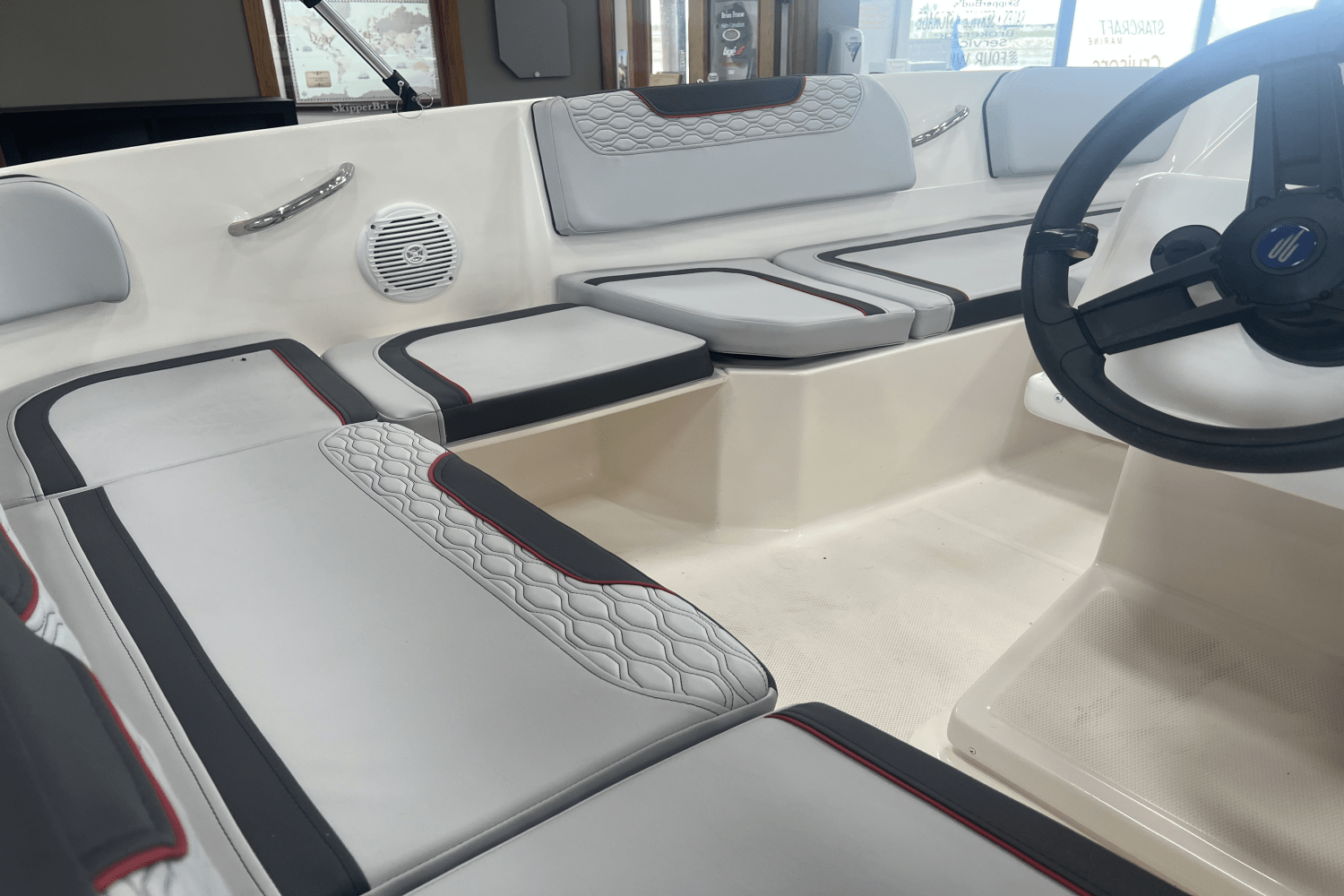 2024 Bayliner M15 Image Thumbnail #4