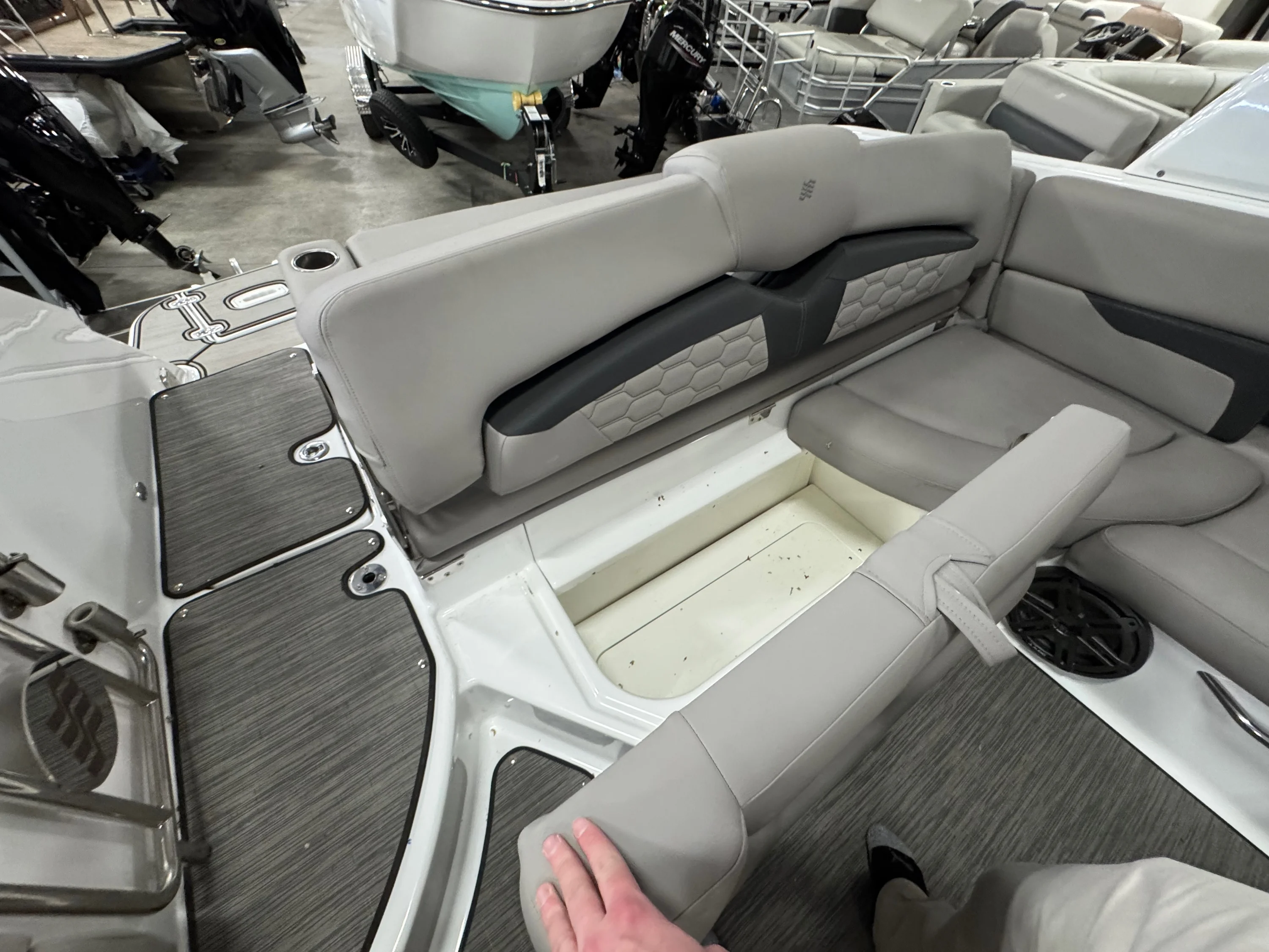 2024 Four Winns HD8 Image Thumbnail #36