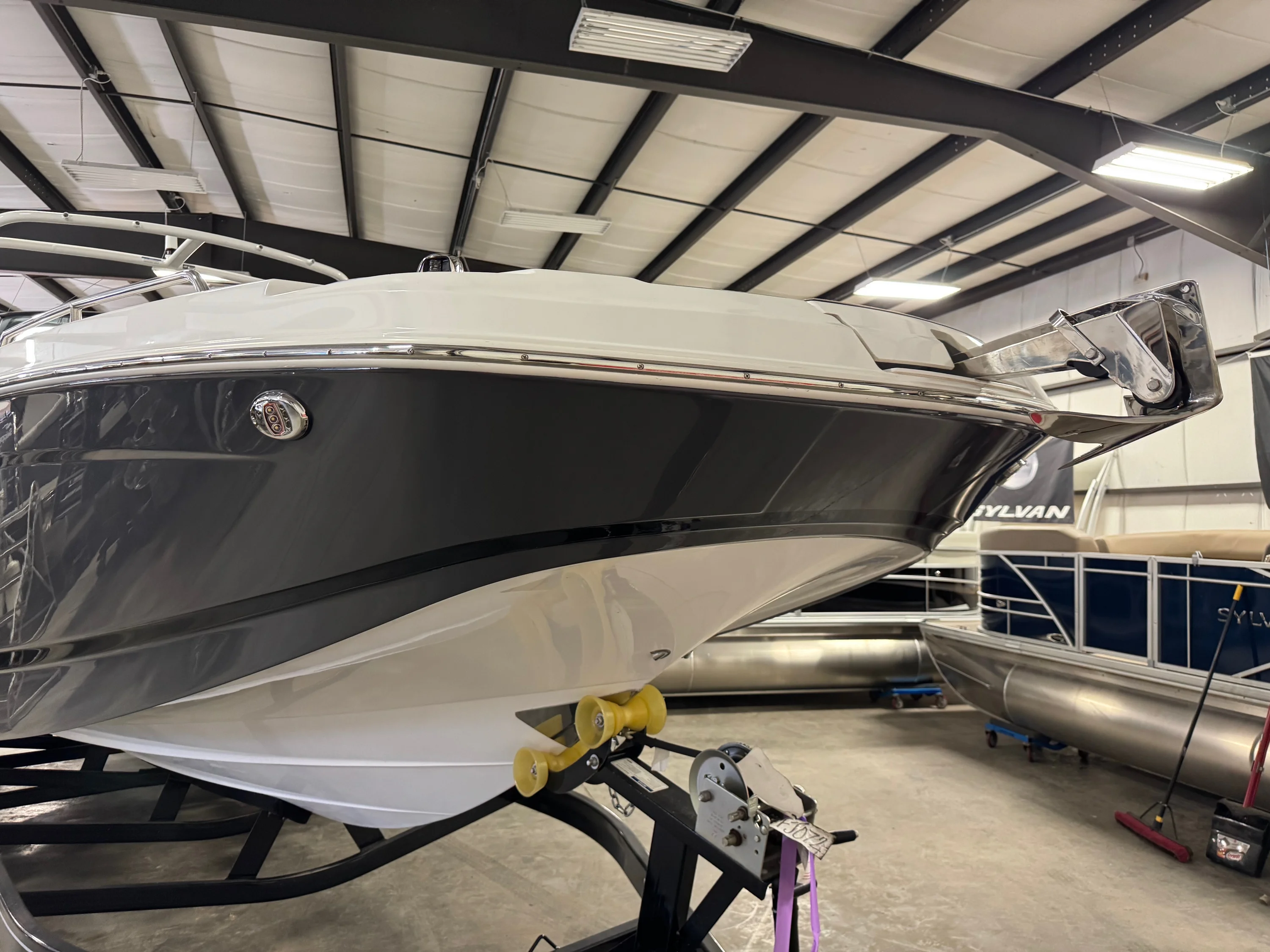 2024 Four Winns HD8 Image Thumbnail #7