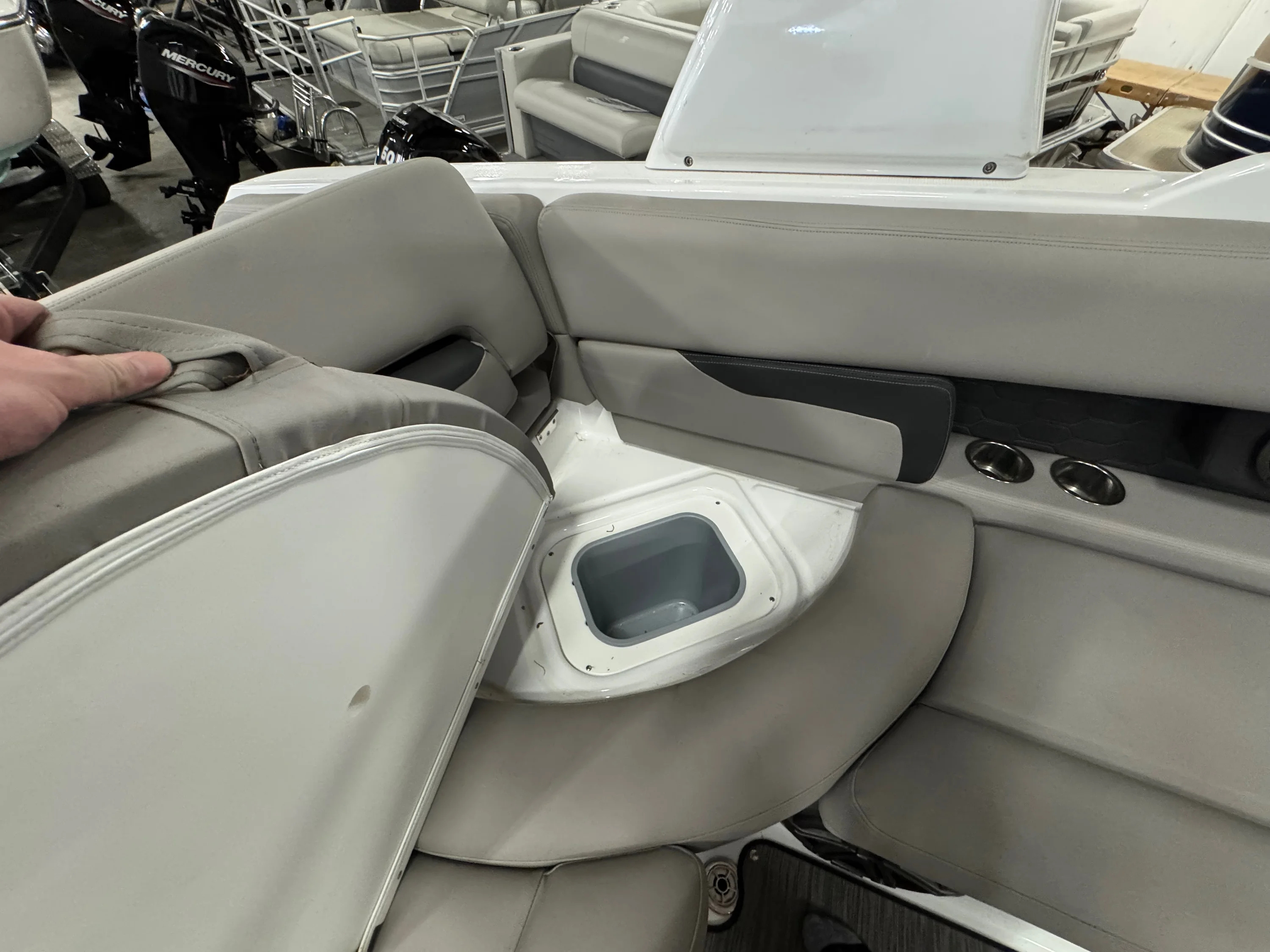 2024 Four Winns HD8 Image Thumbnail #35