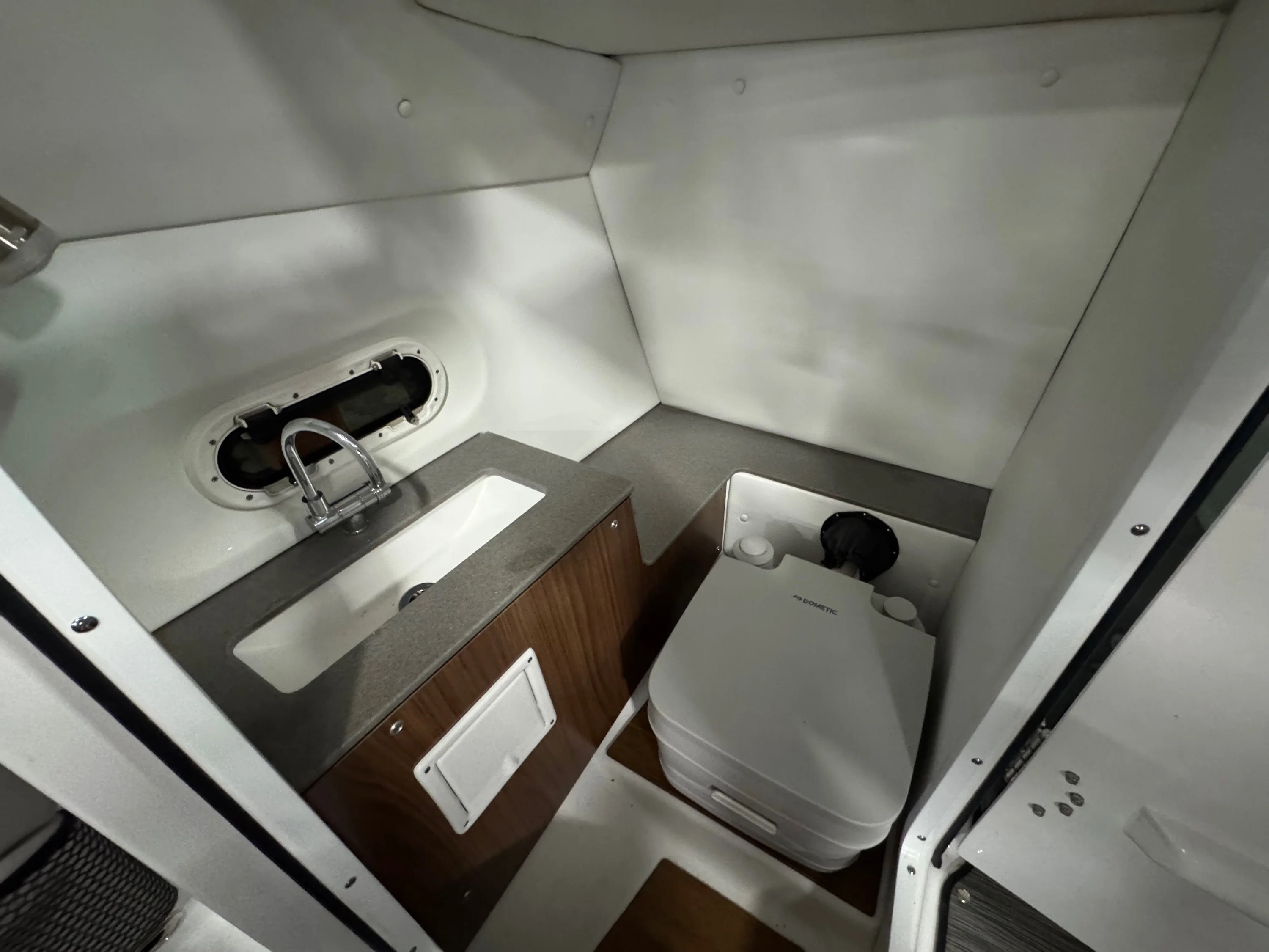 2024 Four Winns HD8 Image Thumbnail #26